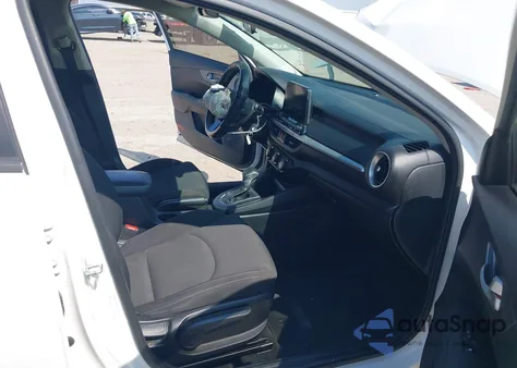 2021 Kia Forte Lxs z USA, uszkodzony, nr VIN 3KPF24AD7ME324735